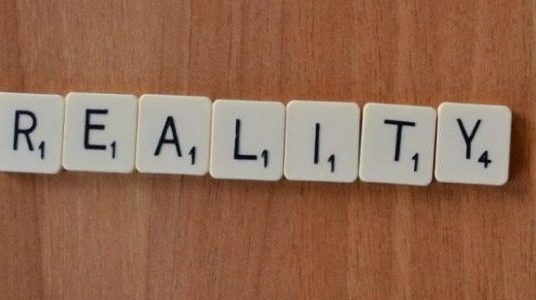 Reality: perché li disprezziamo tanto ma non possiamo fare a meno di guardarli?